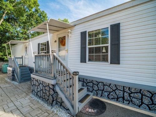 31 Upton St, Billerica, MA 01862 exterior