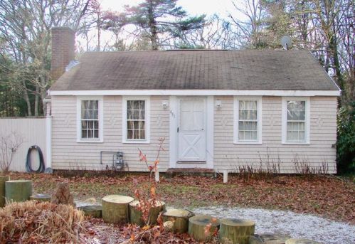 491 Main St, Cotuit, MA 02635 exterior