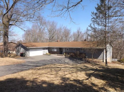 129 Merrimac Dr, Bridgeport, CT 06611 exterior