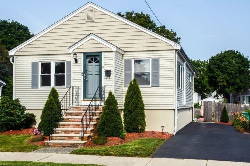 11 Warren Rd, Saugus, MA 01906 exterior