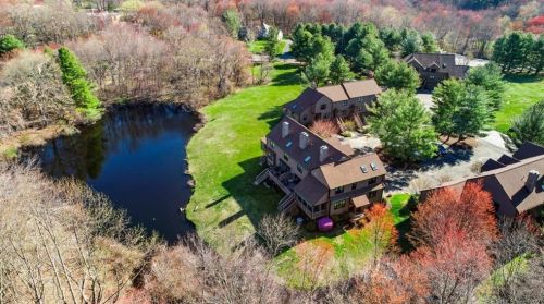 11 Rockview Cir, Upper Stepney, CT 06468 exterior