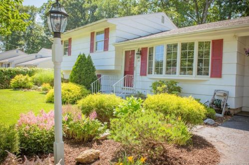 40 Mariot Cir, Wallingford, CT 06492 exterior