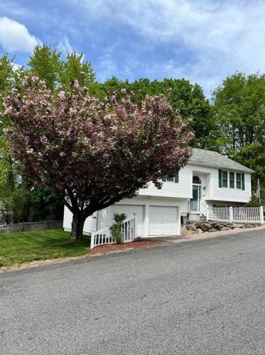 42 Manila Ave, Woonsocket, RI 02895 exterior