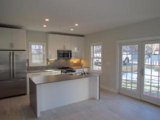 26 Alden St, Provincetown, MA 02657 exterior