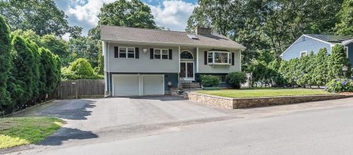 2 Lakeview Ave, Lincoln, RI 02865 exterior