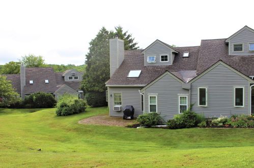 77 Freedom Ln, Laconia, NH 03246 exterior