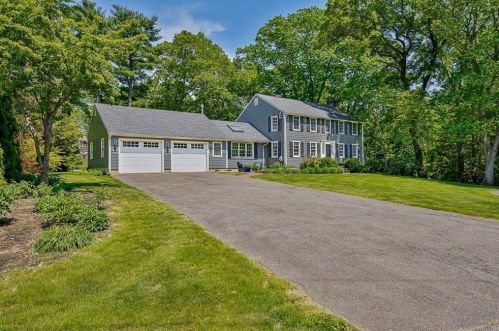 18 Honeysuckle Rd, Hamilton, MA 01982 exterior