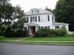 8 Varick Rd, Newton, MA 02468 exterior