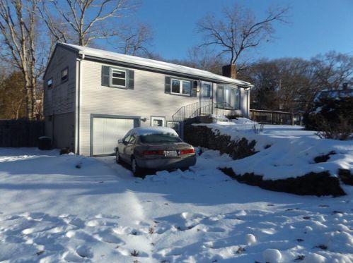 1 Hopkins Ct, Coventry, RI 02816 exterior