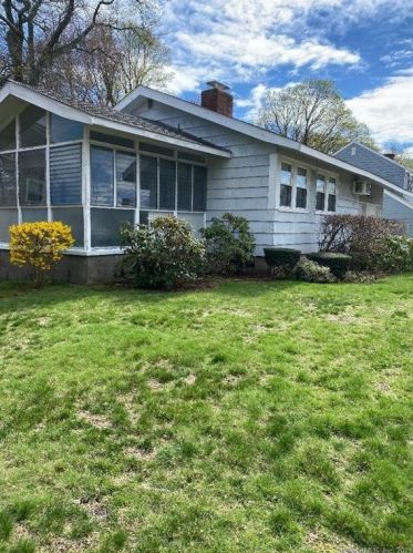 5 Pierce Ave, Bridgeport, CT 06604 exterior