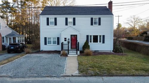 3 Boulevard Ct, United States Coast Guard Ac, CT 06320 exterior