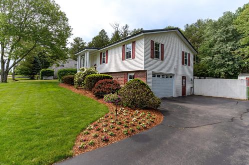 11 Pinewood Dr, Somersworth, NH 03878 exterior