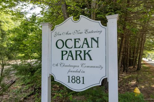 77 Temple Ave, Old Orchard Beach, ME 04064 exterior