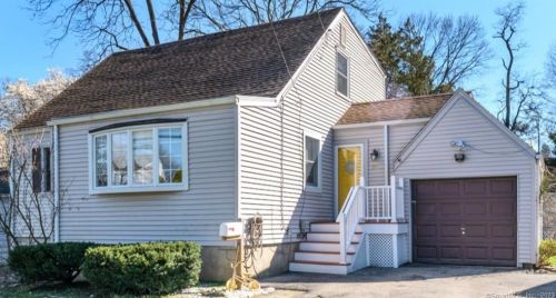 52 Arlington Rd, Stamford, CT 06902 exterior