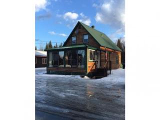 502 Beach Rd, Pittsburg, NH 03592 exterior