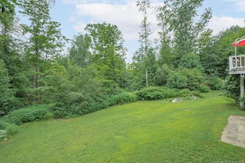 8 Lorraine Dr, Beacon Falls, CT 06403 exterior