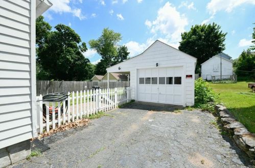 81 Brookfield St, Manchester, CT 06040 exterior