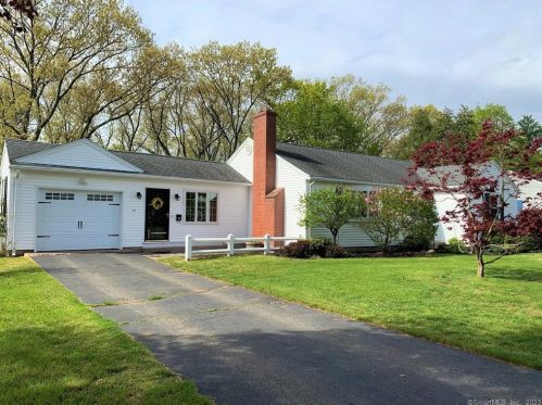47 Stevens St, Windsor Locks, CT 06096 exterior