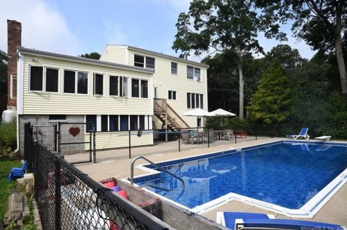 21 Milrose Ave, Westerly, RI 02891 exterior