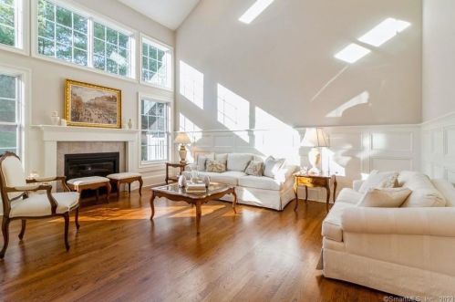 7 Stillwater Cir, Brookfield Center, CT 06804 exterior