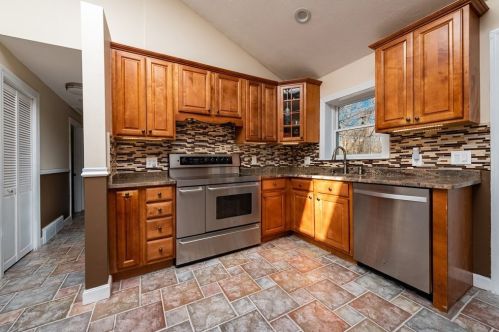 5 Coolidge Cir, Easton, MA 02375 exterior