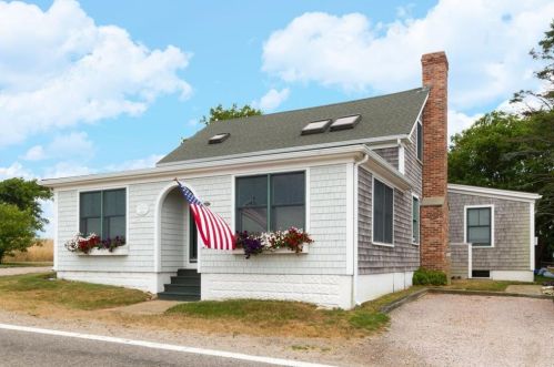 844 Side Rd, New Shoreham, RI 02807 exterior
