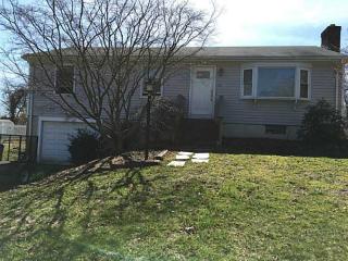 51 Windward Dr, Portsmouth, RI 02871 exterior