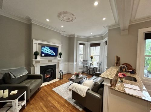 653 3Rd St, Roxbury-Xing, MA 02127 exterior