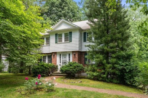 209 Bristol Rd, Wellesley, MA 02481 exterior