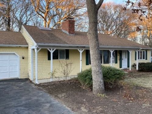 28 Sterling Rd, Hyannis, MA 02601 exterior