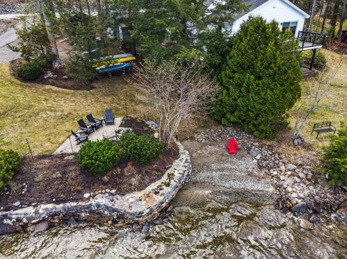 668 Memorial Dr, Winthrop, ME 04364 exterior