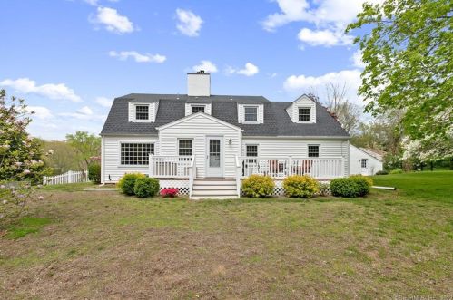 40 Harvard Ter, Gales-Ferry, CT 06335 exterior