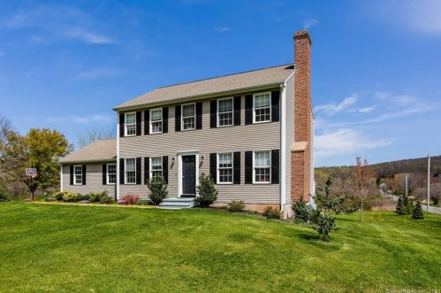 712 Millbrook Rd, Middletown, CT 06457 exterior