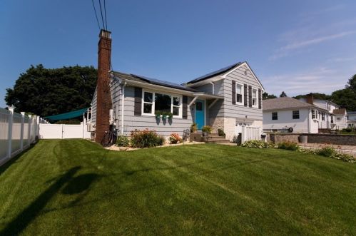 69 Desmond Ave, Somerset, MA 02726 exterior