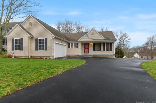 29 Whittaker Ln, Groton, CT 06340 exterior