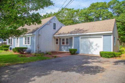 601 Old Strawberry Hill Rd, Centerville, MA 02632 exterior