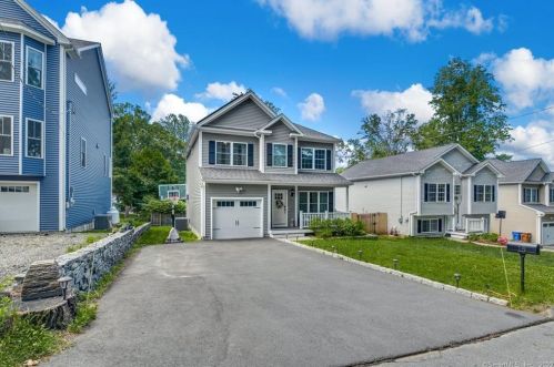 15 Orowoc Trl, Huntington, CT 06484 exterior
