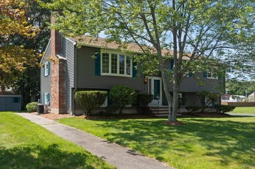62 Woodburn Dr, Methuen, MA 01844 exterior