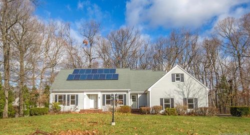 5 Robinson Cir, Ellington, CT 06029 exterior
