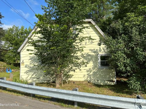 4 Griffin Hill Rd, Savoy, MA 01256 exterior