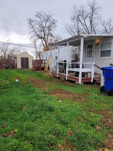 221 Fairway Dr, East Windsor, CT 06088 exterior