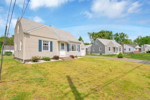 19 Freemont Rd, Enfield, CT 06082 exterior