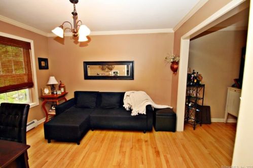 8 Meghan Ct, Huntington, CT 06484 exterior