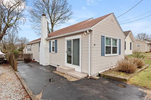 38 Whitecap Rd, Niantic, CT 06357 exterior