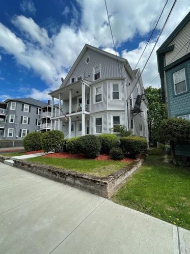 454 Winter St, Woonsocket, RI 02895 exterior