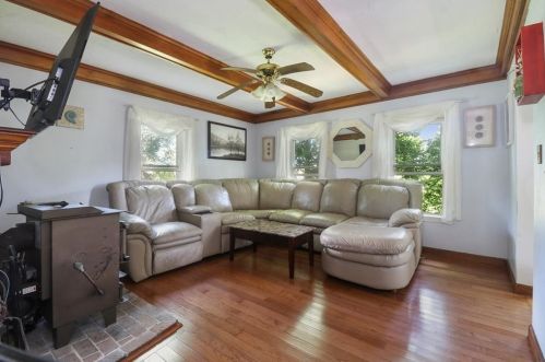 88 White Horse Rd, Plymouth, MA 02360 exterior