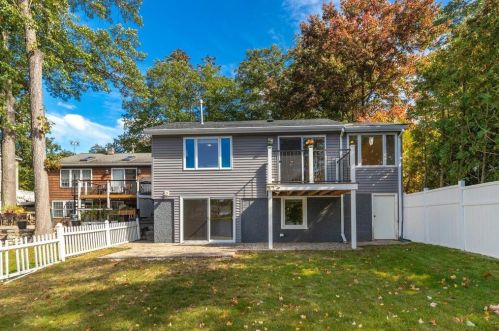 8 Sunset Rd, Salem, NH 03079 exterior