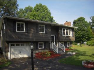 552 Colonial Dr, Colchester, VT 05446 exterior