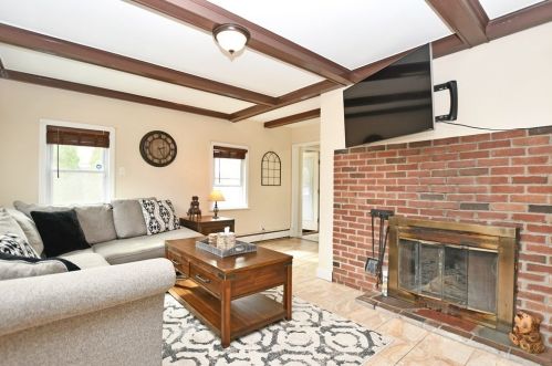 24 Prouty Ln, Worcester, MA 01602 exterior