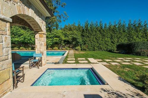 25 Field Point Dr, Greenwich, CT 06830 exterior